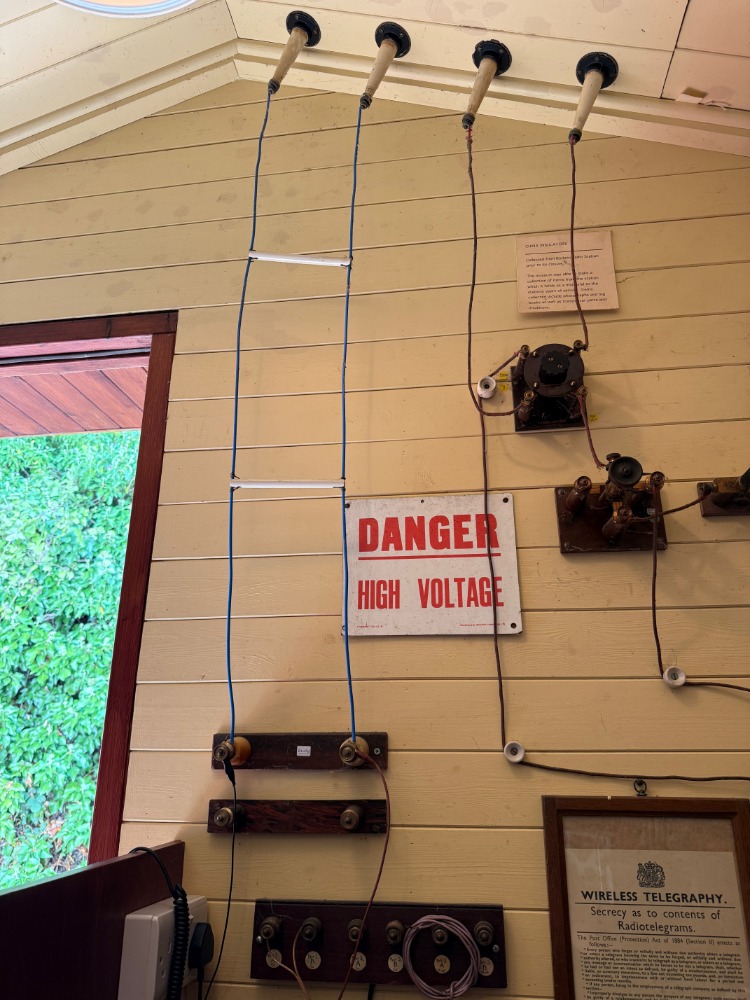 Antenna feeds
