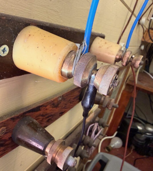 Connecting the antenna to the tuners ground