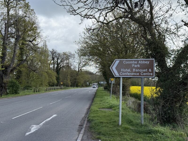 Sign post to Coombe Abbey