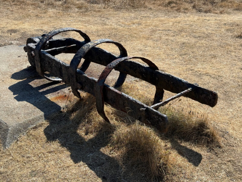 The iron cage mast base
